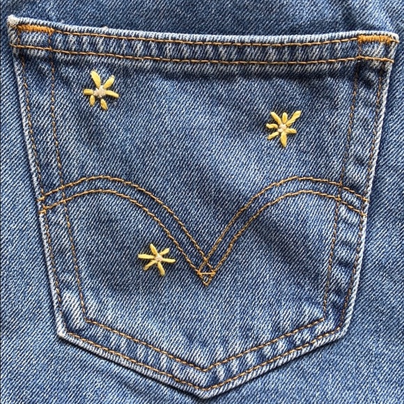 Levi’s Cut-Off Jean Shorts - Picture 5 of 5